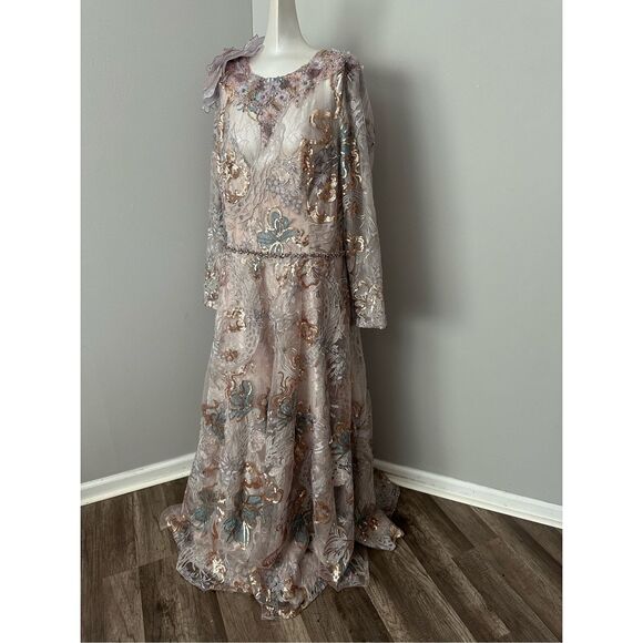 Mac Duggal Embellished Long Sleeve High Neck Rose Applique Gown - Picture 5 of 11